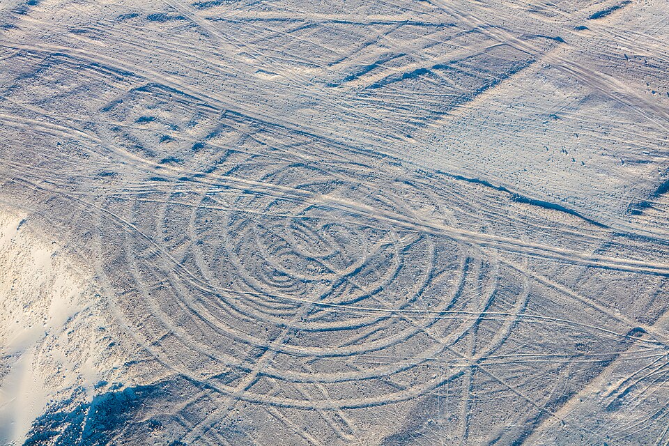 960px-Líneas_de_Nazca,_Nazca,_Perú,_2015-07-29,_DD_59 Géoglyphe Nazca Peru