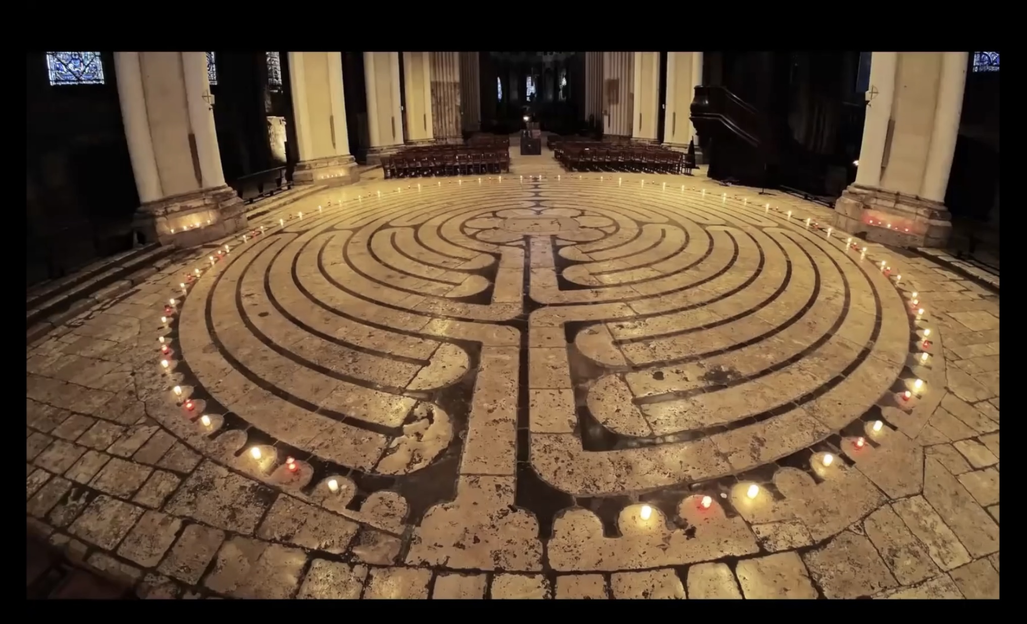 Labyrinthe de la cathédrale de Chartres Labyrinthe de Chartres